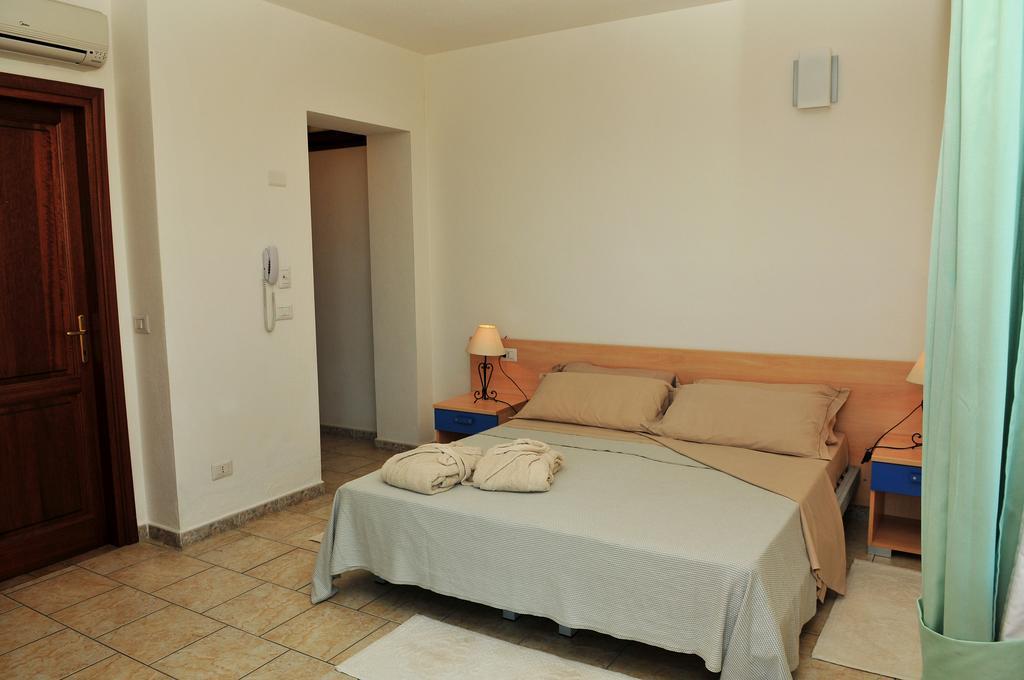 Hotel Castello Budoni Oda fotoğraf